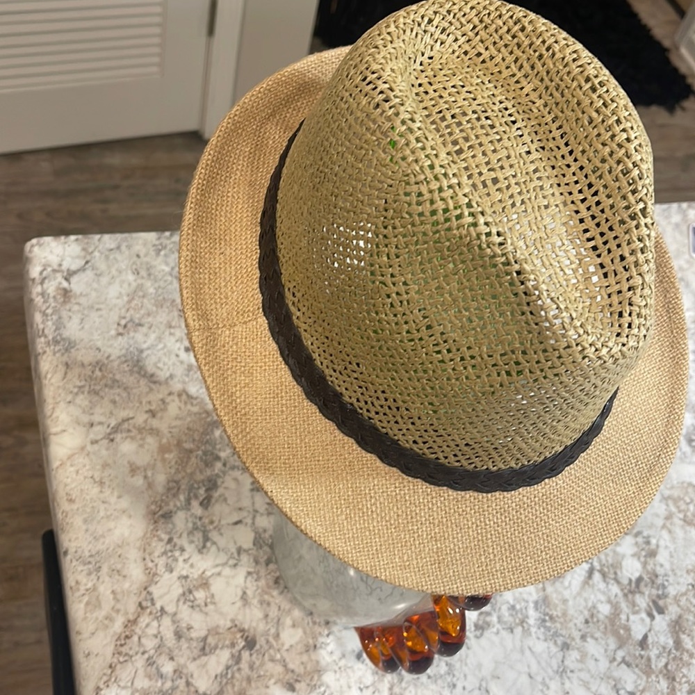 Women’s tan straw hat (NEW)